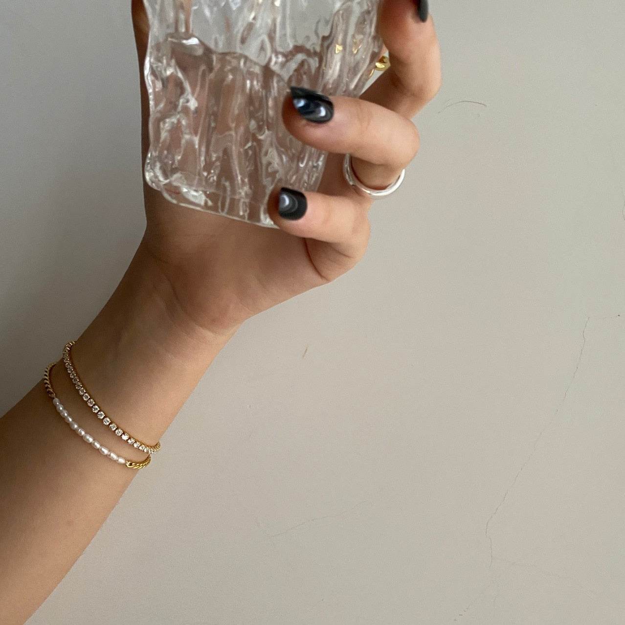 צמיד פנינים בציפוי זהב- מייליס - 𝙇.𝙄.𝘼.𝙉 𝙁𝙖𝙨𝙝𝙞𝙤𝙣