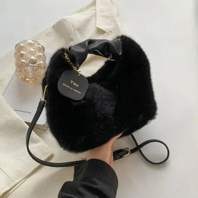 תיק צד פרוותי- אמה