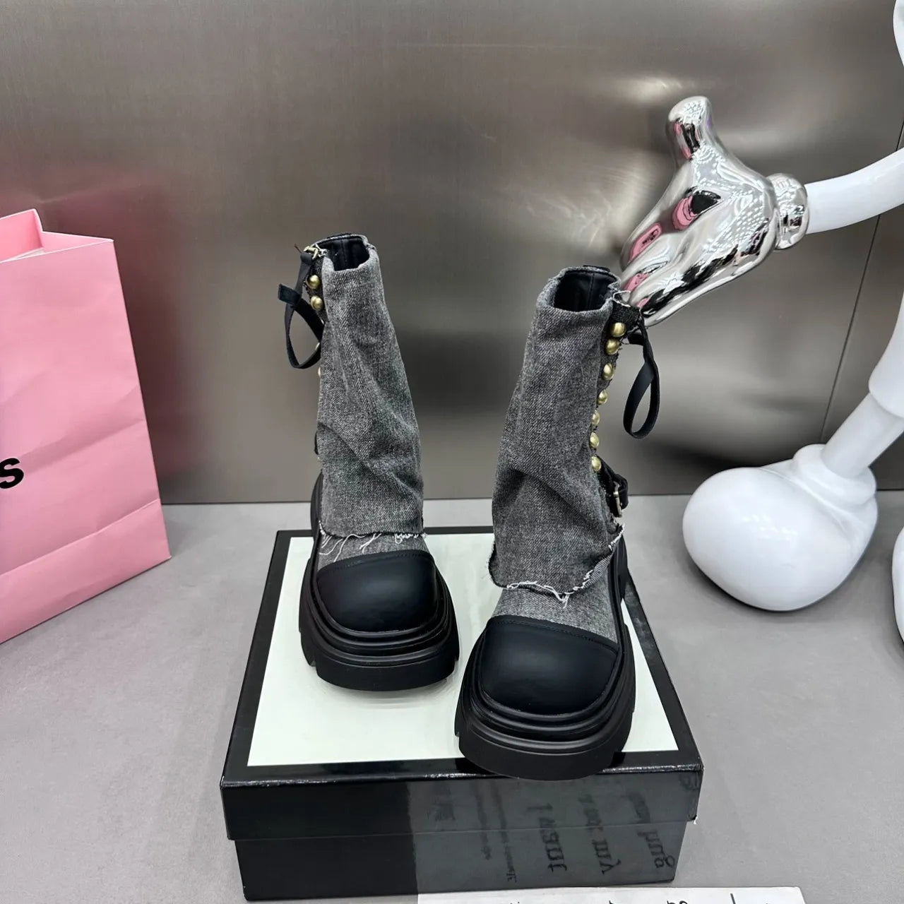 מגפון משולב ג׳ינס- אדלה