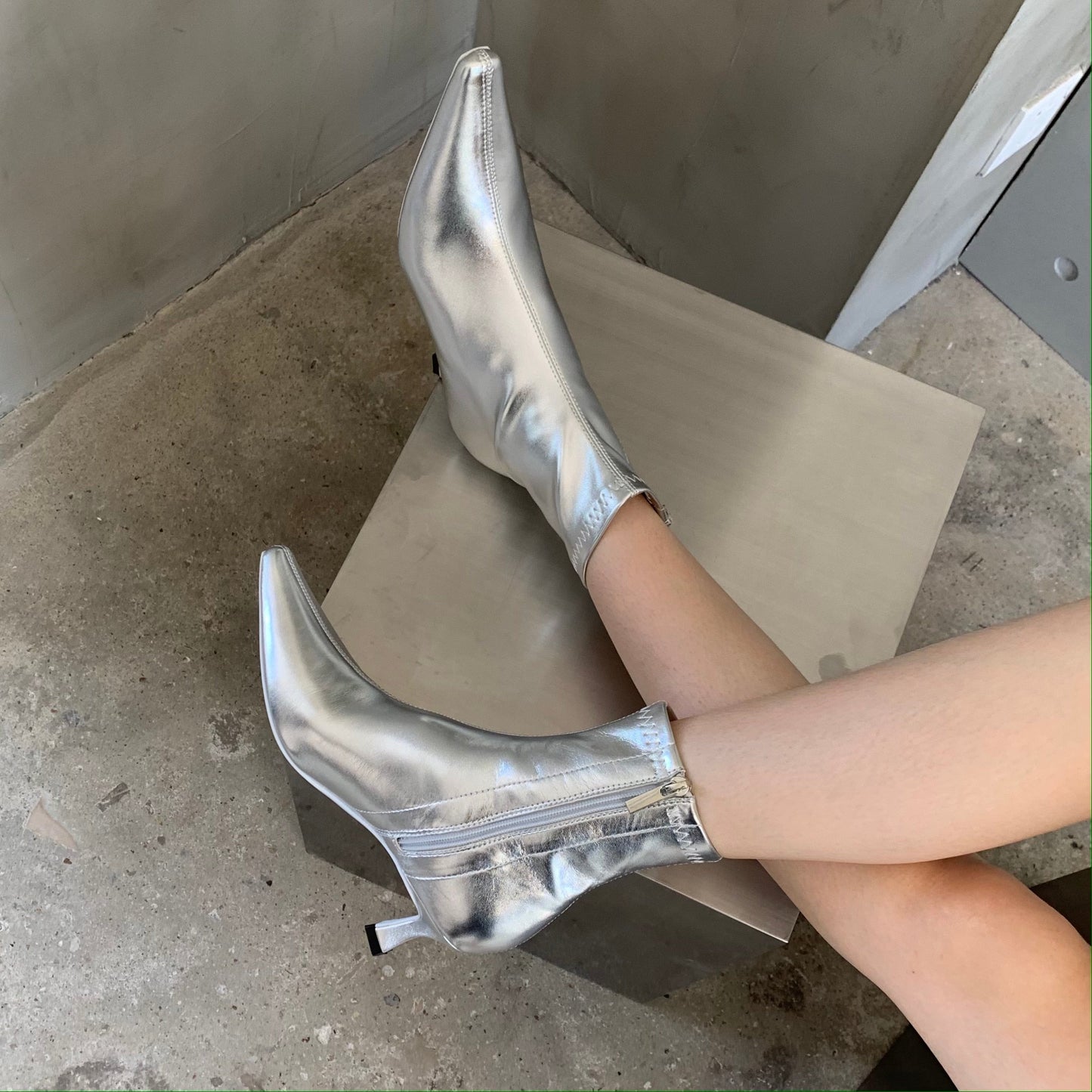 מגף עקב מטאלי- אדיאלה