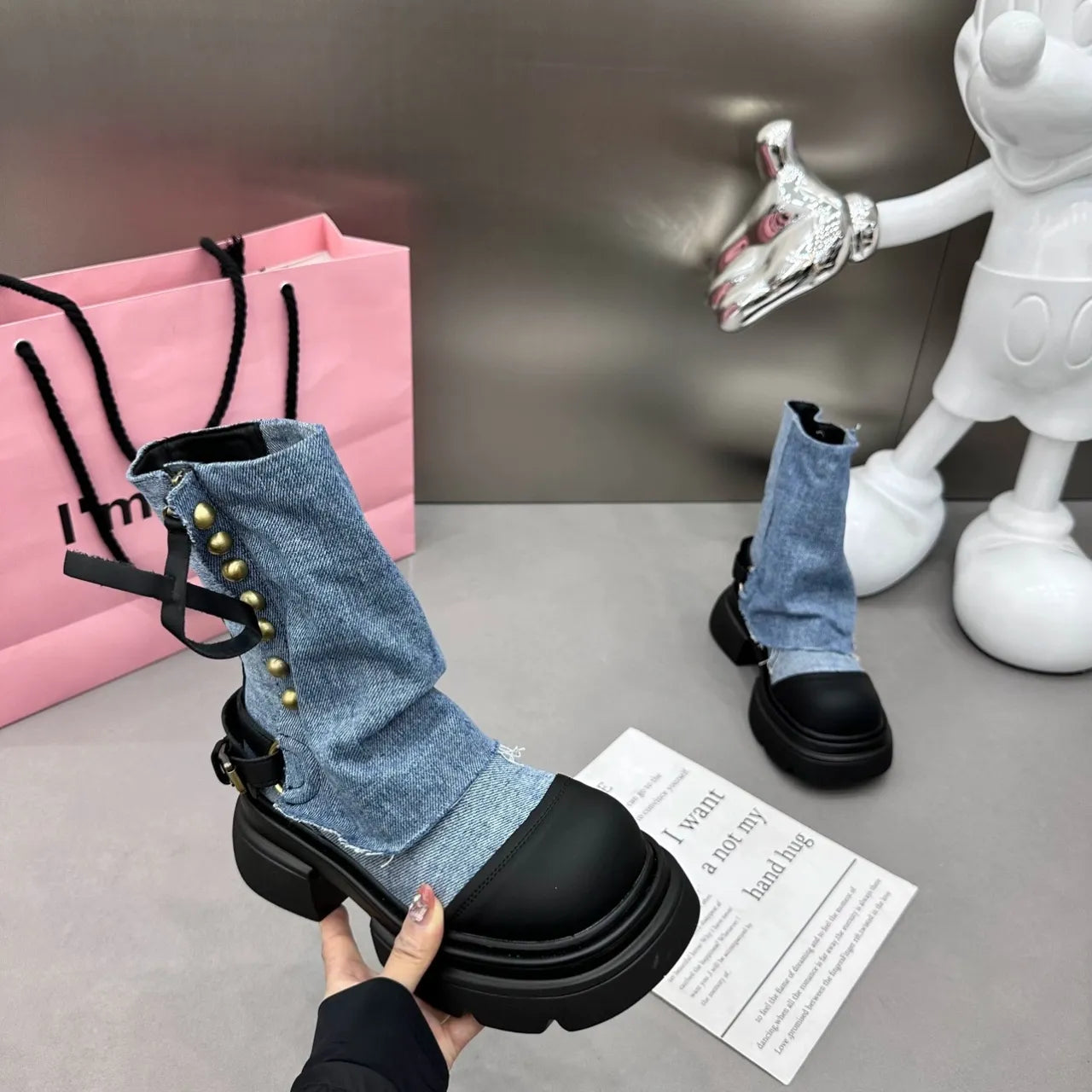 מגפון משולב ג׳ינס- אדלה