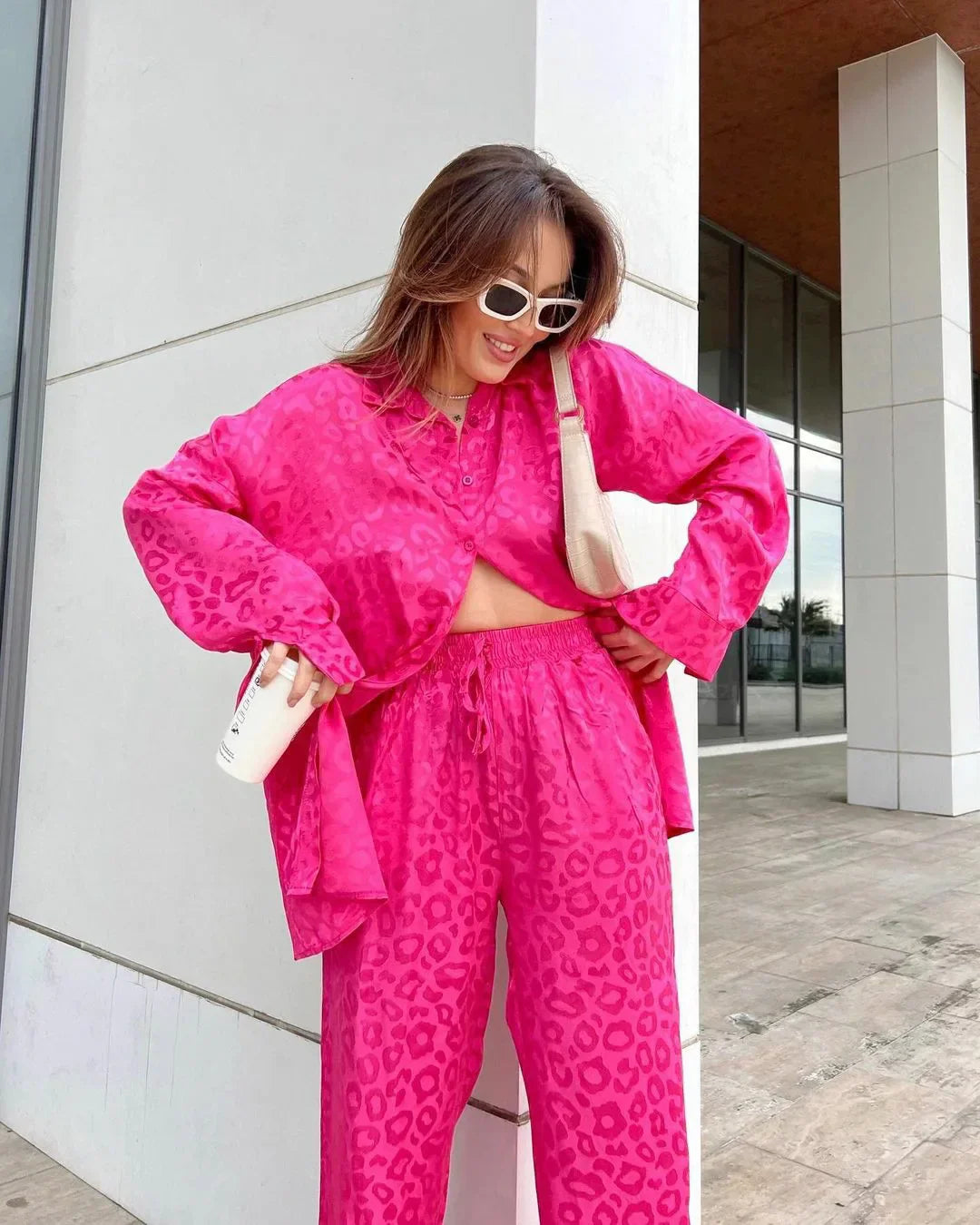 חליפת סאטן מנומרת- מלאז׳